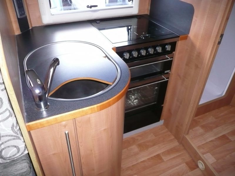 2010 Auto-Trail Savannah Fiat twin bed image 6