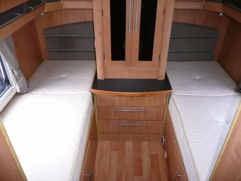 2010 Auto-Trail Savannah Fiat twin bed image 8