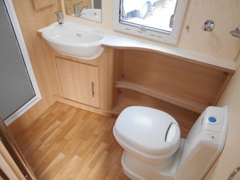 2008 Coachman Pastiche 470 image 3