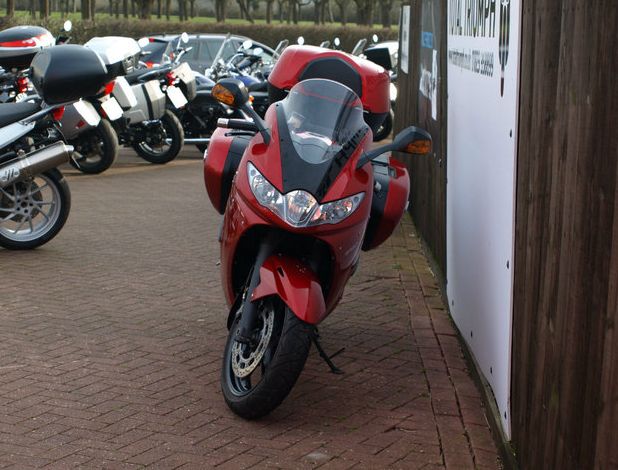 2015 Triumph Sprint image 3