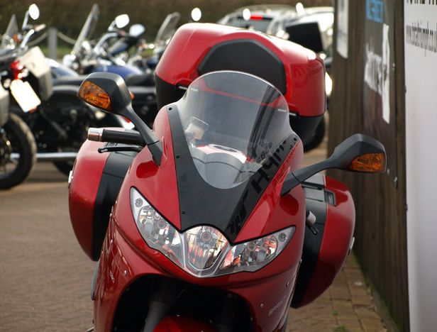 2015 Triumph Sprint image 4