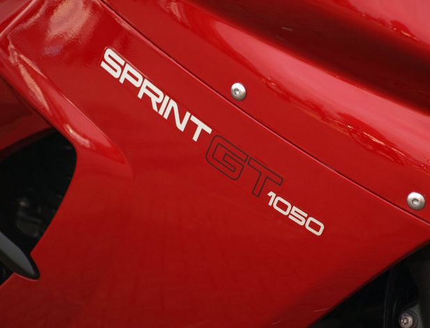 2015 Triumph Sprint image 5