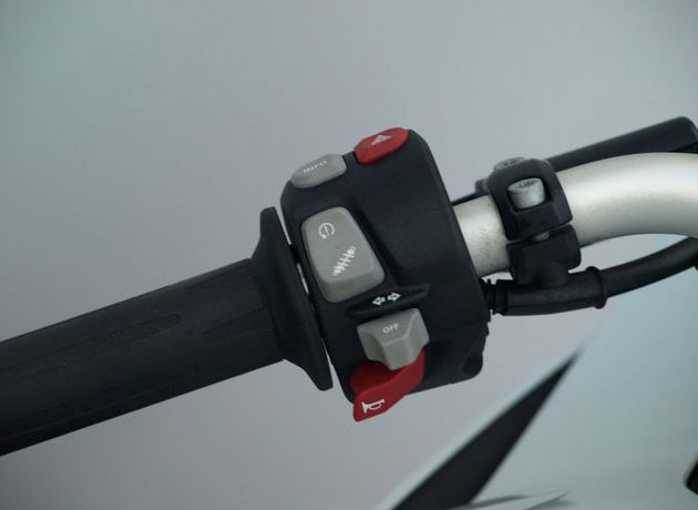 2013 BMW F800GT image 7