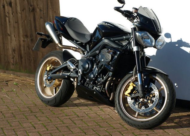 2012 Triumph Street Triple image 2