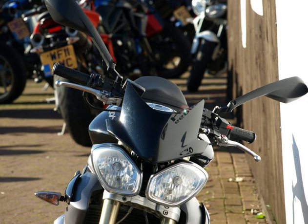 2013 Triumph Street Triple image 4