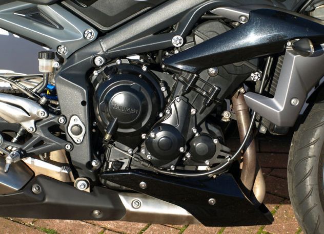 2013 Triumph Street Triple image 5