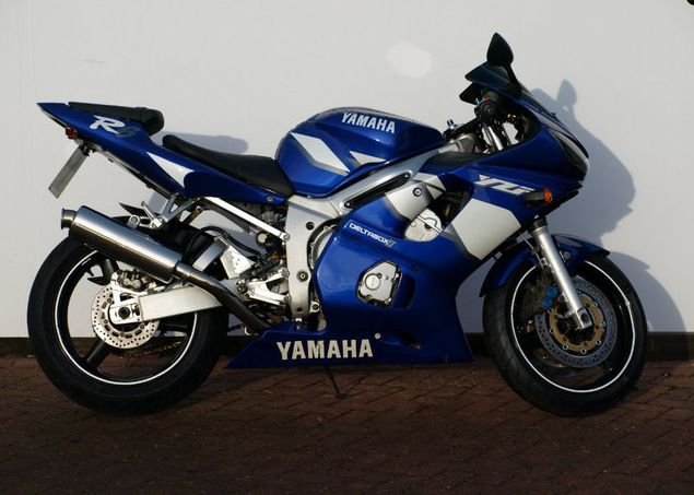 2001 Yamaha R6 image 1