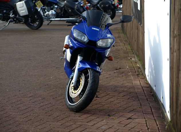 2001 Yamaha R6 image 3
