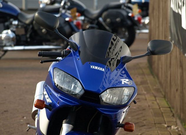 2001 Yamaha R6 image 4