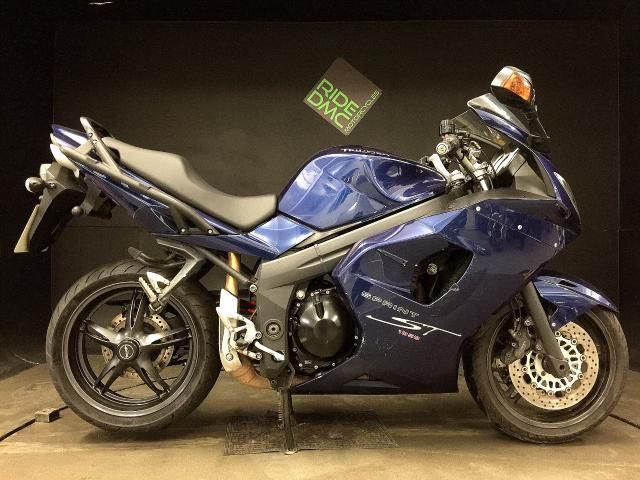 2009 Triumph Sprint ST 1050 image 1