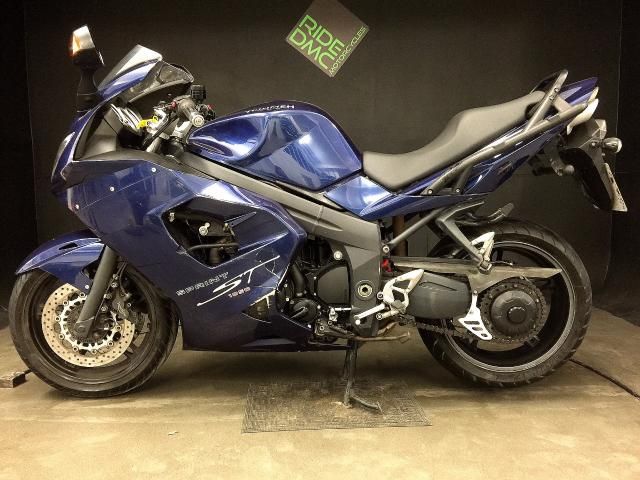 2009 Triumph Sprint ST 1050 image 2