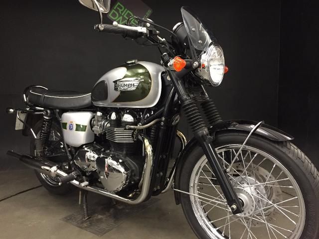 2012 Triumph Bonneville T100 image 10