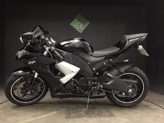 2010 Kawasaki ZX 10R image 1
