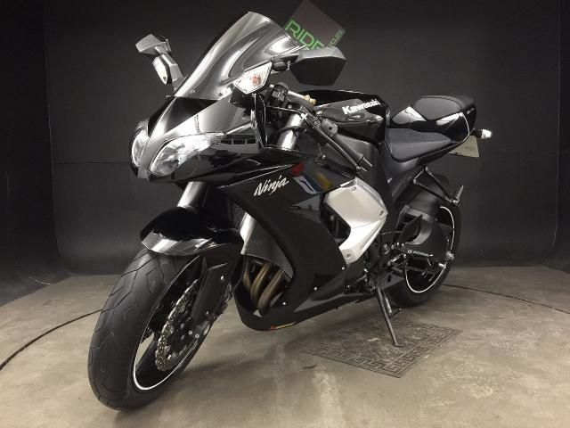 2010 Kawasaki ZX 10R image 2