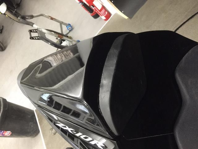 2010 Kawasaki ZX 10R image 10