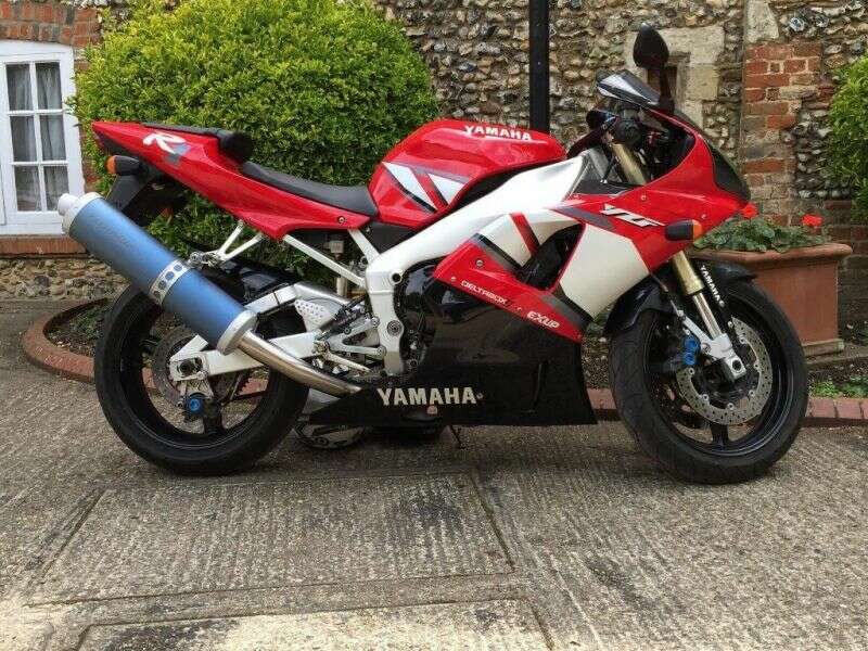2001 Yamaha R1 image 1