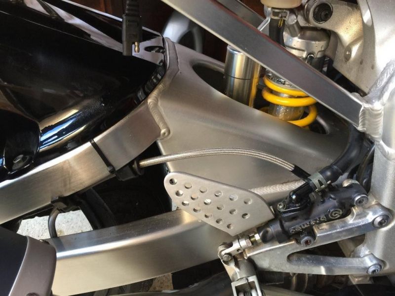 2001 Yamaha R1 image 3