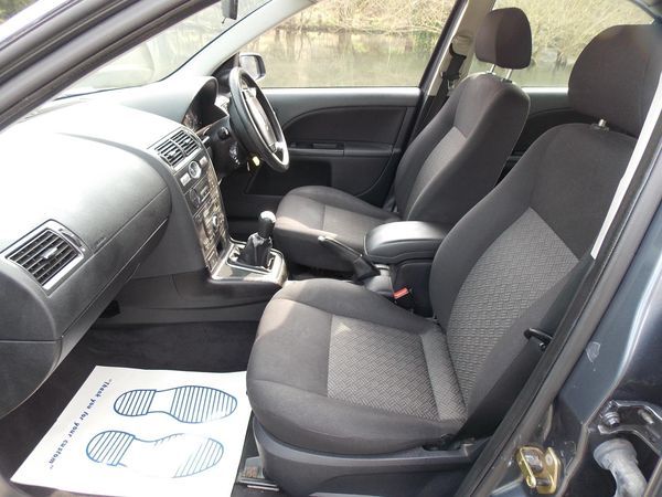 2004 Ford Mondeo 1.8 LX 5dr image 7