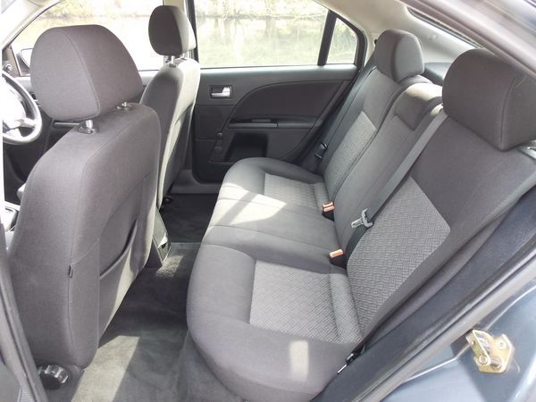 2004 Ford Mondeo 1.8 LX 5dr image 8