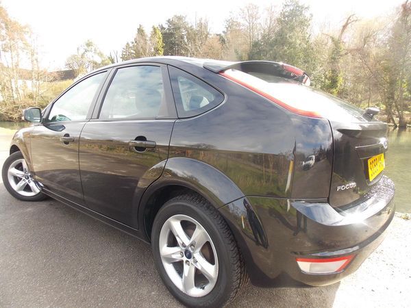2008 Ford Focus 1.6 Zetec 5dr image 3