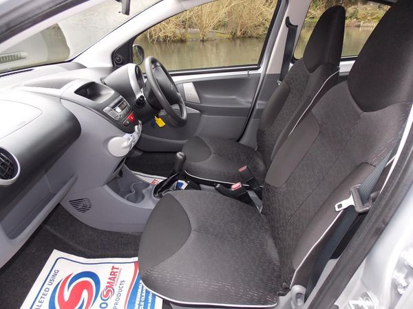 2011 Peugeot 107 1.0 Urban 5 image 7