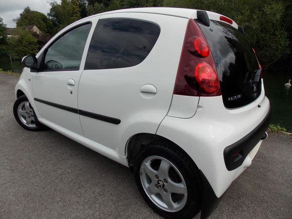 2014 Peugeot 107 Allure image 3