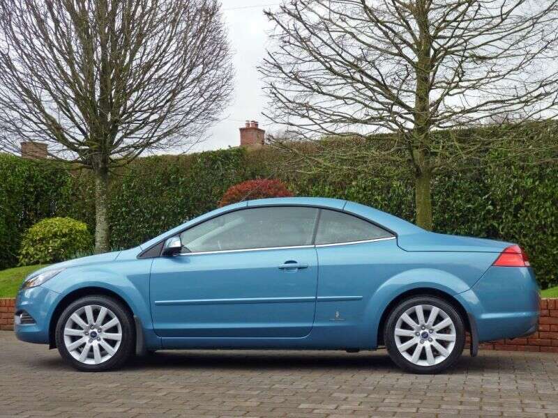 2009 Ford Focus CC 3 image 2