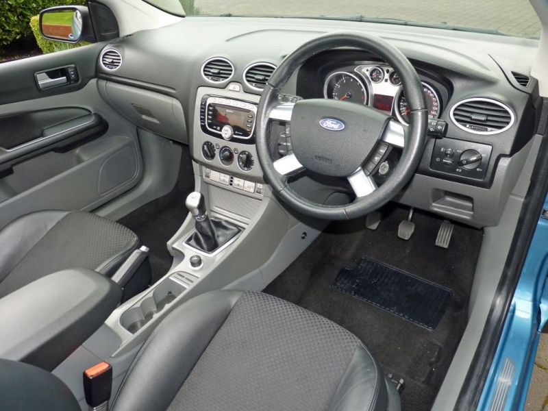 2009 Ford Focus CC 3 image 8