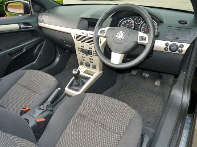 2008 Vauxhall Astra Twin Top Sport image 7