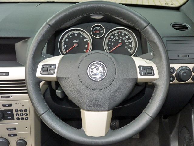 2008 Vauxhall Astra Twin Top Sport image 8
