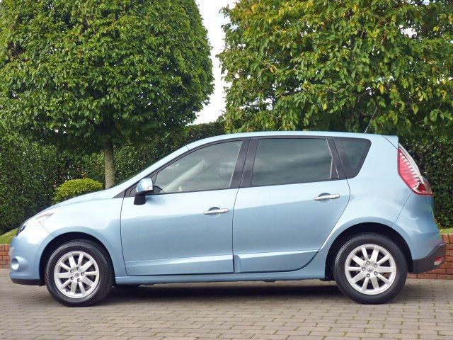 2010 Renault Scenic 1.5 DCI image 2