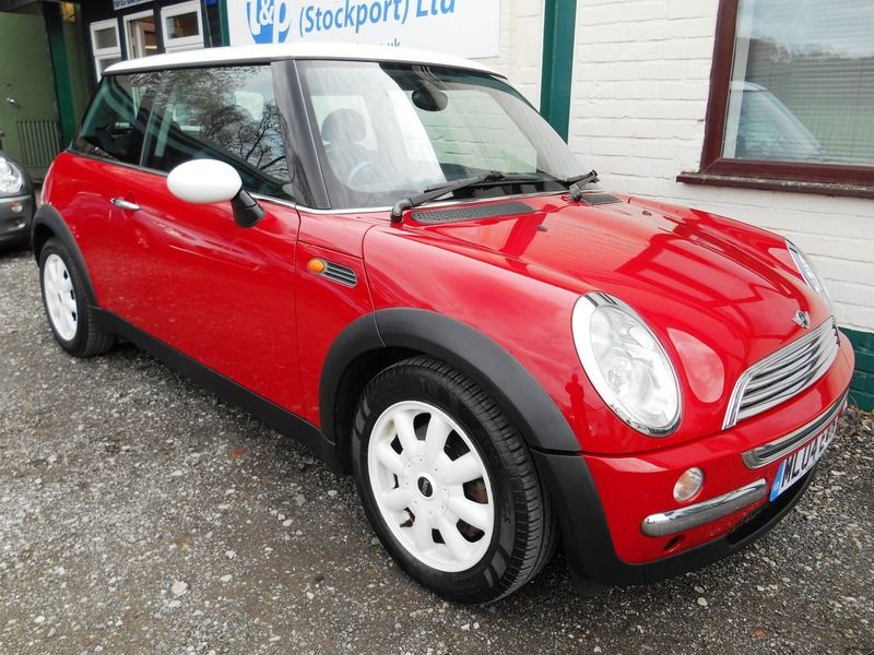 2004 MINI Cooper 1.6I 16V image 1