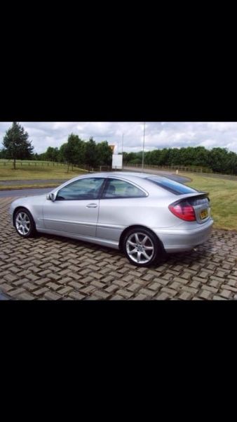 2002 Mercedes C 220 coupe image 1