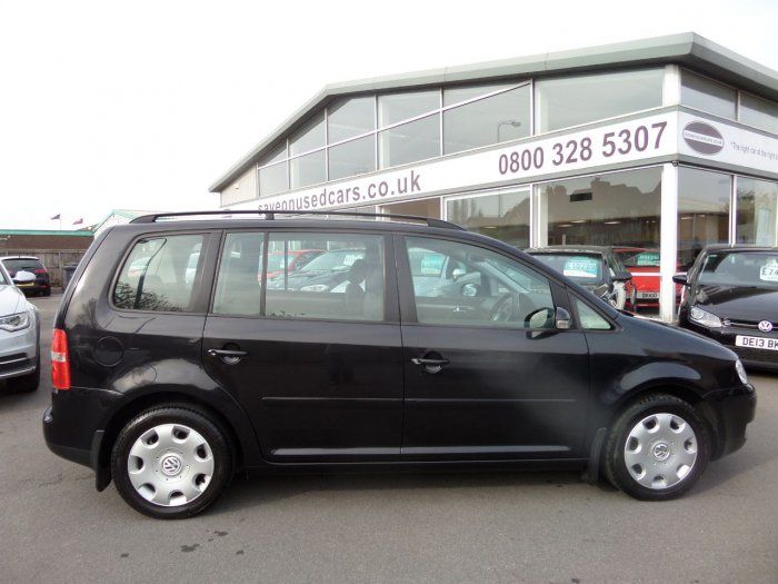 2004 Volkswagen Touran 1.6 FSI SE 5dr image 2