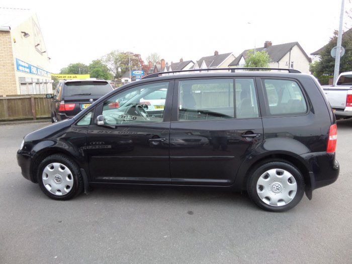 2004 Volkswagen Touran 1.6 FSI SE 5dr image 4