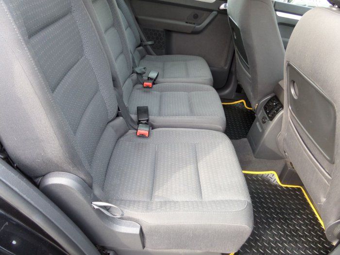 2004 Volkswagen Touran 1.6 FSI SE 5dr image 6