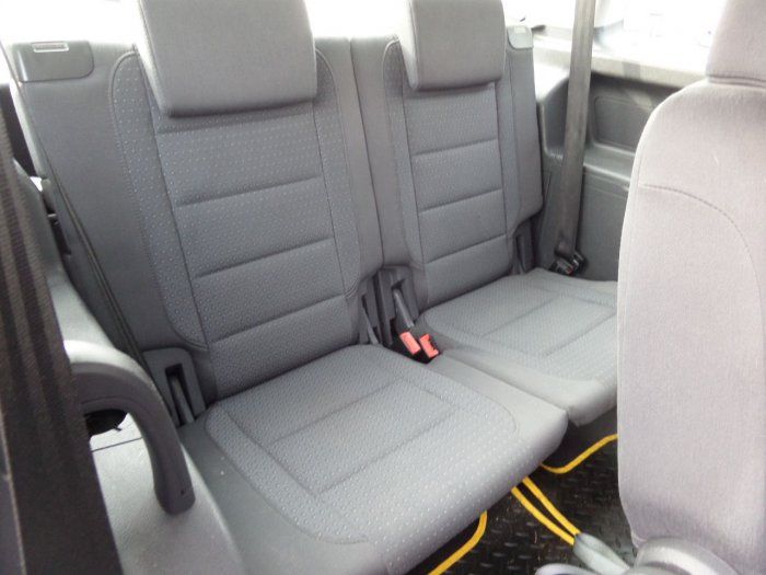 2004 Volkswagen Touran 1.6 FSI SE 5dr image 7