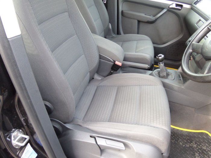 2004 Volkswagen Touran 1.6 FSI SE 5dr image 8