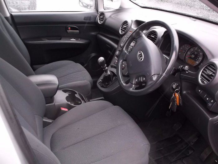 2007 Kia Carens 2.0 CRDI LS 5dr image 5