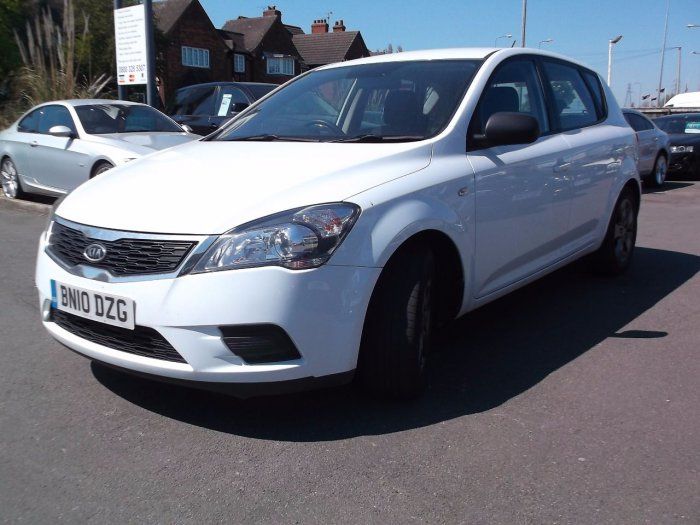 2010 Kia Cee'd 1.4 Strike 5dr image 3