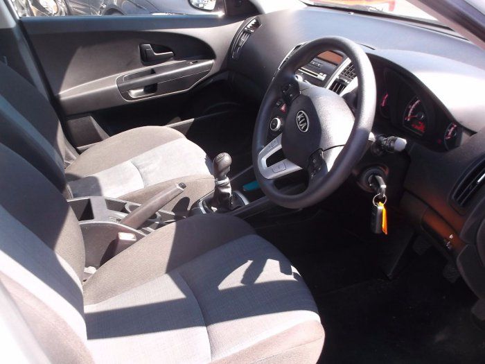 2010 Kia Cee'd 1.4 Strike 5dr image 5