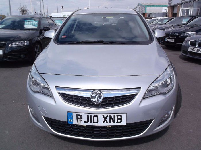 2010 Vauxhall Astra 1.7 CDTi 5dr image 3