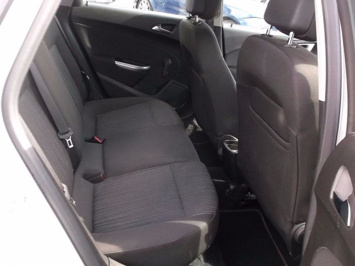 2010 Vauxhall Astra 1.7 CDTi 5dr image 7