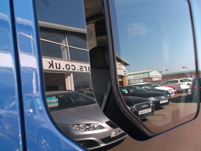 2012 Vauxhall Vivaro 2.0 CREW CAB image 9