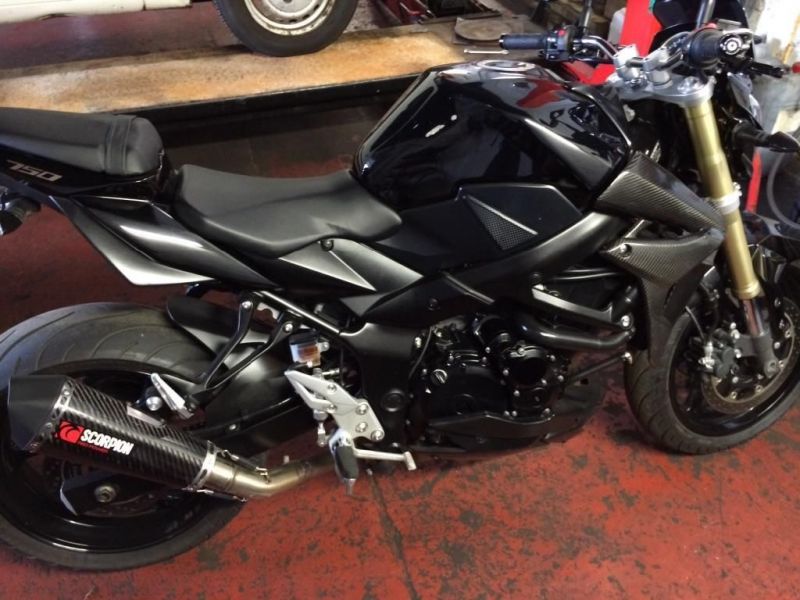 2011 Suzuki gsr750, image 1