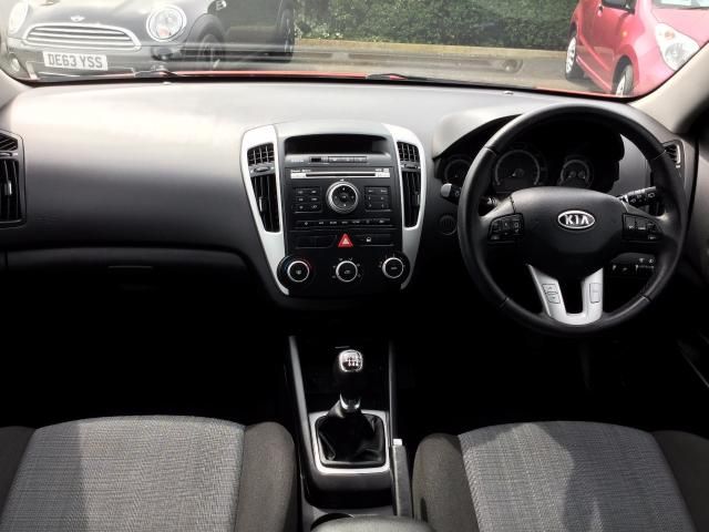 2012 KIA CEED 1.6 CRDI 5DR image 6