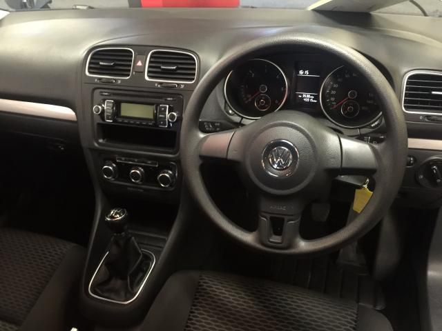 2010 VOLKSWAGEN GOLF 1.6 S TDI 5d image 6