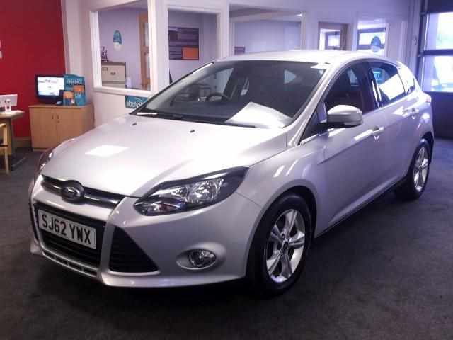 2013 FORD FOCUS 1.6 ZETEC TDCI 5d image 1