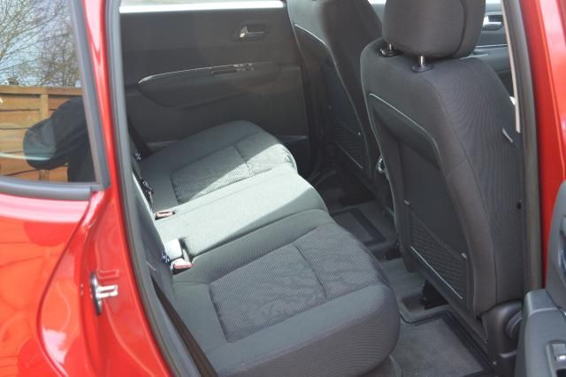 2013 PEUGEOT 3008 1.6 E-HDI 5d image 6