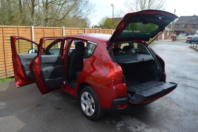 2013 PEUGEOT 3008 1.6 E-HDI 5d image 8